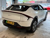 USED 2022 22 KIA EV6 77.4kWh Air Hatchback 5dr Electric Auto (225 bhp)+1 OWNER FROM NEW+2 KEYS+FSH+2 CABLES+FULL LEATHER SEATS+MEDIA+NAVIGATION+BLUETOOTH+DIGITAL DASH 2 KEYS+1 OWNER FROM NEW+FSH+2 CABLES+FULL LEATHER SEATS+CLIMATE+19" ALLOYS+PREMIUM PAINT+PARK CONTROL+CAMERA+NAV+BLUETOOTH+MEDIA+APPS+CRUISE+HEATED FRONT SEATS+HPI CLEAR