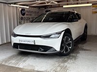 USED 2022 22 KIA EV6 77.4kWh Air Hatchback 5dr Electric Auto (225 bhp)+1 OWNER FROM NEW+2 KEYS+FSH+2 CABLES+FULL LEATHER SEATS+MEDIA+NAVIGATION+BLUETOOTH+DIGITAL DASH 2 KEYS+1 OWNER FROM NEW+FSH+2 CABLES+FULL LEATHER SEATS+CLIMATE+19" ALLOYS+PREMIUM PAINT+PARK CONTROL+CAMERA+NAV+BLUETOOTH+MEDIA+APPS+CRUISE+HEATED FRONT SEATS+HPI CLEAR