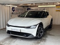 USED 2022 22 KIA EV6 77.4kWh Air Hatchback 5dr Electric Auto (225 bhp)+1 OWNER FROM NEW+2 KEYS+FSH+2 CABLES+FULL LEATHER SEATS+MEDIA+NAVIGATION+BLUETOOTH+DIGITAL DASH 2 KEYS+1 OWNER FROM NEW+FSH+2 CABLES+FULL LEATHER SEATS+CLIMATE+19" ALLOYS+PREMIUM PAINT+PARK CONTROL+CAMERA+NAV+BLUETOOTH+MEDIA+APPS+CRUISE+HEATED FRONT SEATS+HPI CLEAR
