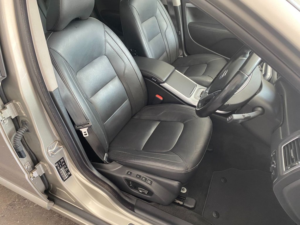 USED 2014 14 VOLVO V70 2.4 D5 SE Lux Estate 5dr Diesel Geartronic Euro 5 (215 ps) DRIVERS SUPPORT PACK / FAMILY PACK