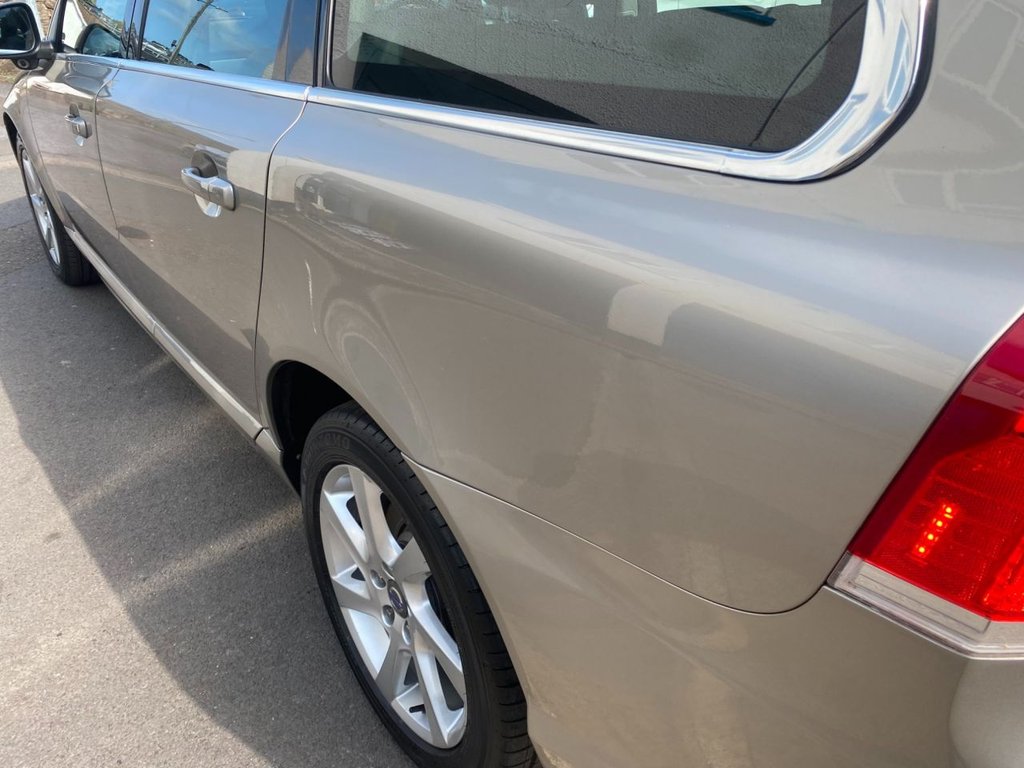 USED 2014 14 VOLVO V70 2.4 D5 SE Lux Estate 5dr Diesel Geartronic Euro 5 (215 ps) DRIVERS SUPPORT PACK / FAMILY PACK