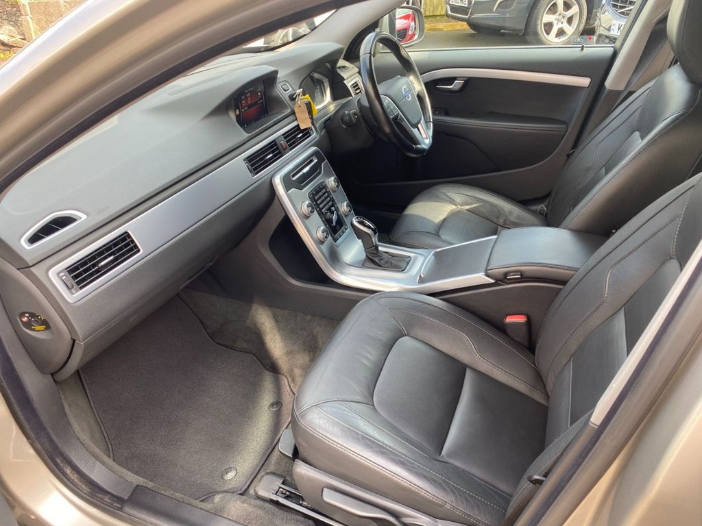 USED 2014 14 VOLVO V70 2.4 D5 SE Lux Estate 5dr Diesel Geartronic Euro 5 (215 ps) DRIVERS SUPPORT PACK / FAMILY PACK