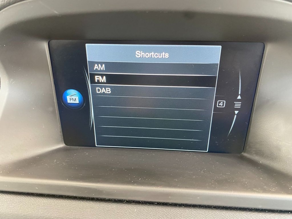 USED 2014 14 VOLVO V70 2.4 D5 SE Lux Estate 5dr Diesel Geartronic Euro 5 (215 ps) DRIVERS SUPPORT PACK / FAMILY PACK