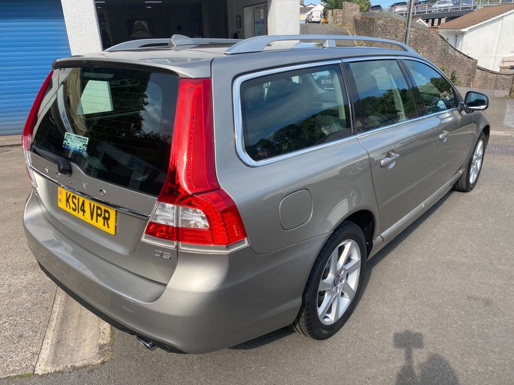 USED 2014 14 VOLVO V70 2.4 D5 SE Lux Estate 5dr Diesel Geartronic Euro 5 (215 ps) DRIVERS SUPPORT PACK / FAMILY PACK