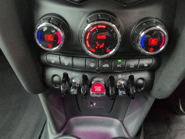 USED 2020 20 MINI Hatch 1.5 Cooper Classic Hatchback 5dr Petrol Steptronic Euro 6 (s/S) (136 Ps) - Sensors, Air Con, Bluetooth