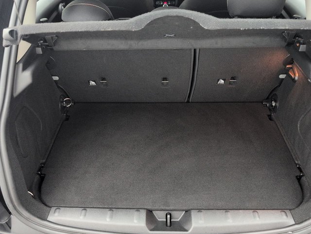 USED 2020 20 MINI Hatch 1.5 Cooper Classic Hatchback 5dr Petrol Steptronic Euro 6 (s/S) (136 Ps) - Sensors, Air Con, Bluetooth