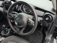 USED 2020 20 MINI Hatch 1.5 Cooper Classic Hatchback 5dr Petrol Steptronic Euro 6 (s/S) (136 Ps) - Sensors, Air Con, Bluetooth