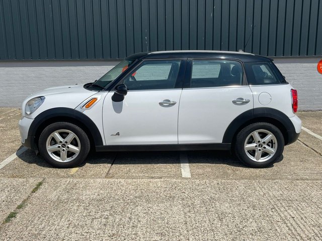 View our MINI COUNTRYMAN