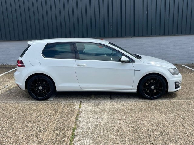 View our VOLKSWAGEN GOLF