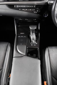 USED 2020 20 LEXUS ES 2.5 300h F Sport Saloon 4dr Petrol Hybrid E-CVT Euro 6 (s/s) (218 ps) +LEXUS WARRANTY UNTIL FEB 2026+