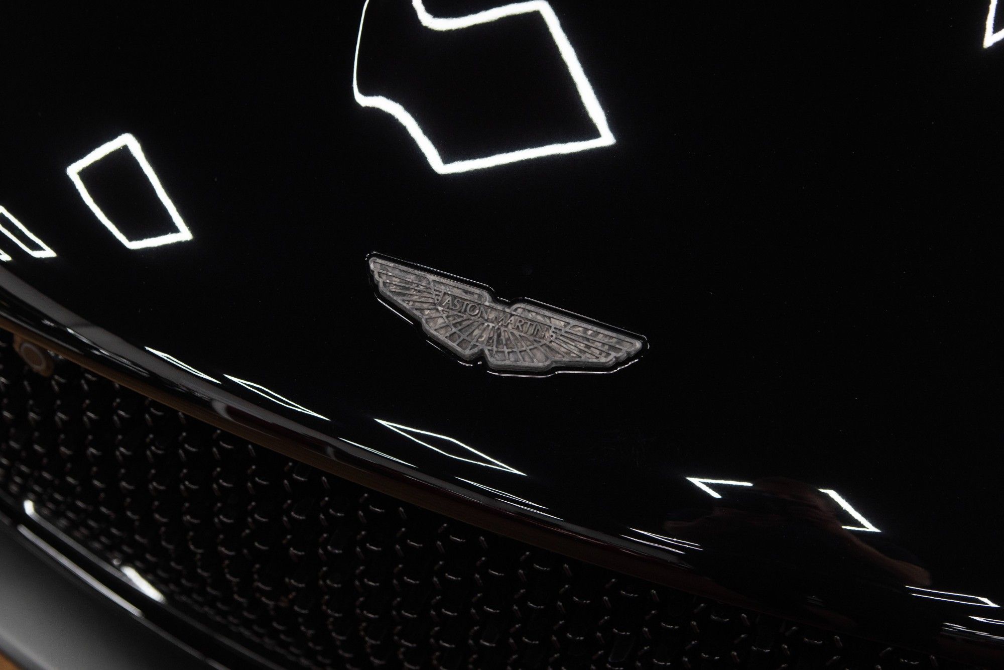 USED 2019 ASTON MARTIN DBS 5.2 V12 BiTurbo Superleggera TAG Heuer Edition 