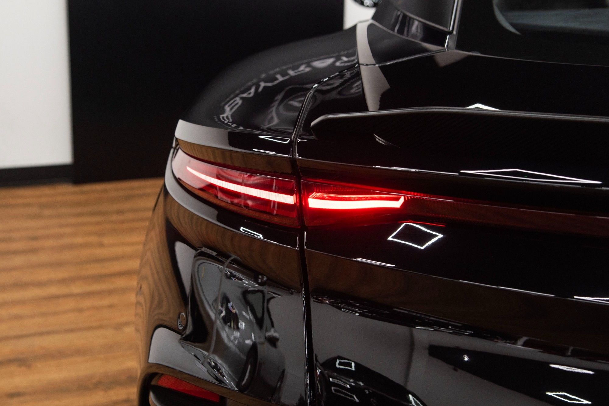 USED 2019 ASTON MARTIN DBS 5.2 V12 BiTurbo Superleggera TAG Heuer Edition 