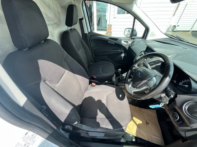 2018 Ford Transit Courier - Photo 12