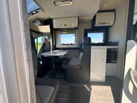 USED 2018 68 ROLLER TEAM ZEFIRO 685 4 BERTH & 4 TRAVEL SEATS LUXURY MOTORHOME ELECTRIC DROP DOWN BED