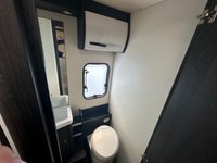 USED 2018 68 ROLLER TEAM ZEFIRO 685 4 BERTH & 4 TRAVEL SEATS LUXURY MOTORHOME ELECTRIC DROP DOWN BED