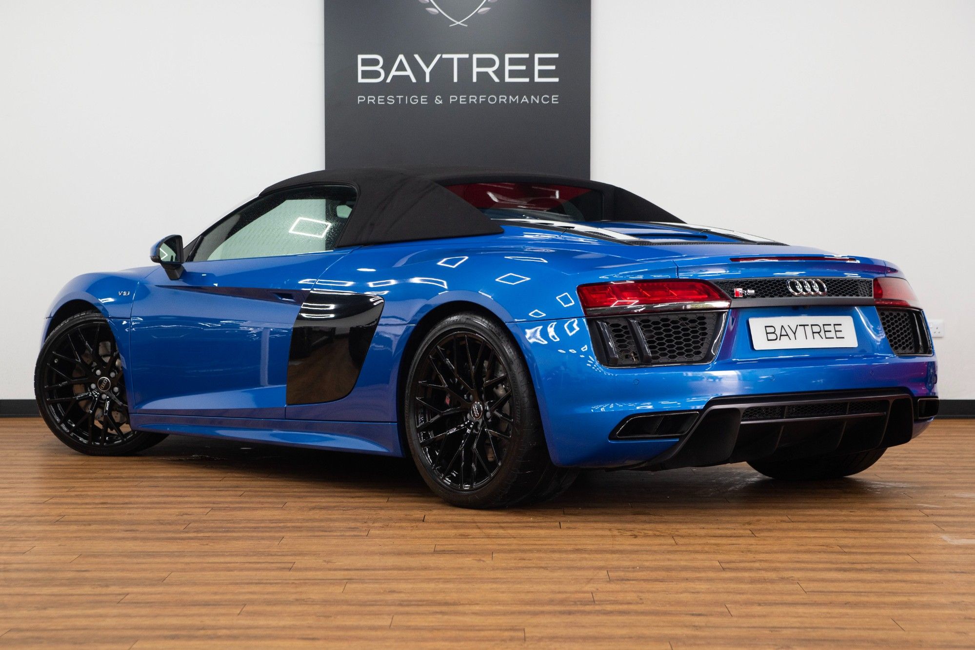 USED 2017 AUDI R8 5.2 FSI V10 Spyder 