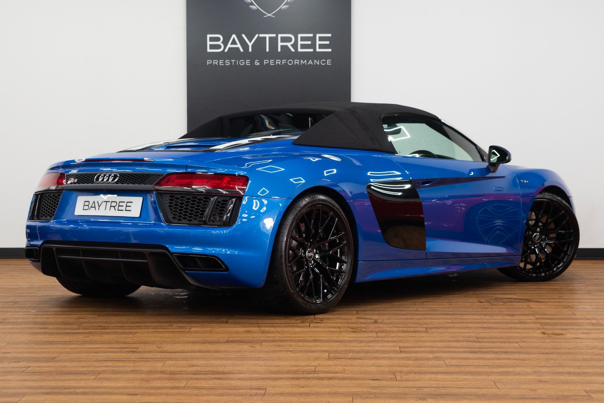 USED 2017 AUDI R8 5.2 FSI V10 Spyder 