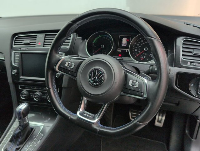USED 2015 65 Volkswagen Golf 1.4 TSI Gte Nav Hatchback 5dr Petrol Plug-In Hybrid DSg Euro 6 (s/S) (204 Ps) - Sat Nav, Reverse Cam, Privacy