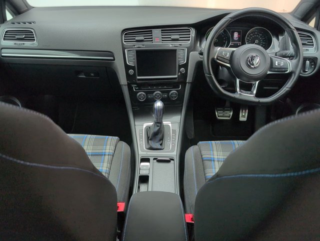USED 2015 65 Volkswagen Golf 1.4 TSI Gte Nav Hatchback 5dr Petrol Plug-In Hybrid DSg Euro 6 (s/S) (204 Ps) - Sat Nav, Reverse Cam, Privacy