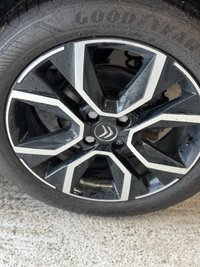 USED 2022 71 CITROEN e-C4 50kWh Shine Hatchback 5dr Electric Auto (136 ps)+1 OWNER FROM NEW+2 KEYS+HISTORY+MEDIA+DIGITAL COCKPIT+HALF LEATHER SEATS+NAVIGATION+BLUETOOTH+18 INCH ALLOYS 2 KEYS+1 OWNER FROM NEW+ALLOYS+HISTORY+HALF LEATHER SEATS+PRIVACY+CLIMATE+PARK CONTROL+DIGITAL COCKPIT+BLUETOOTH+MEDIA+NAV+CRUISE+HPI CLEAR