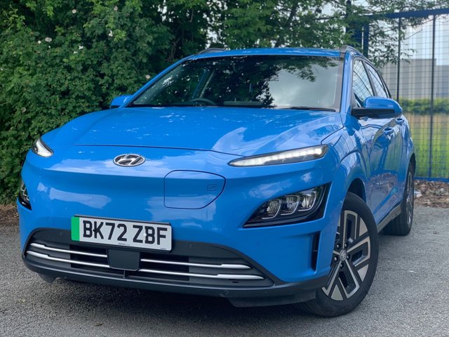 2022 72 HYUNDAI KONA 64kWh Premium SUV 5dr Electric Auto (10.5kW Charger) (204 ps)+1 OWNER FROM NEW+2 KEYS+HISTORY+MEDIA+DIGITAL COCKPIT+APPS+NAVIGATION+BLUETOOTH+PARK CONTROL+PRIVACY+ 2 KEYS+1 OWNER FROM NEW+MEDIA+2 CABLES+CLIMATE+PARK CONTROL+NAV+BLUETOOTH+APPS+DIGITAL COCKPIT+LONG RANGE+CRUISE+ALLOYS+HEATED FRONT SEATS+HPI CLEAR