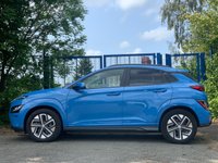 USED 2022 72 HYUNDAI KONA 64kWh Premium SUV 5dr Electric Auto (10.5kW Charger) (204 ps)+1 OWNER FROM NEW+2 KEYS+HISTORY+MEDIA+DIGITAL COCKPIT+APPS+NAVIGATION+BLUETOOTH+PARK CONTROL+PRIVACY+ 2 KEYS+1 OWNER FROM NEW+MEDIA+2 CABLES+CLIMATE+PARK CONTROL+NAV+BLUETOOTH+APPS+DIGITAL COCKPIT+LONG RANGE+CRUISE+ALLOYS+HEATED FRONT SEATS+HPI CLEAR