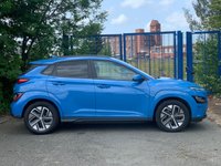 USED 2022 72 HYUNDAI KONA 64kWh Premium SUV 5dr Electric Auto (10.5kW Charger) (204 ps)+1 OWNER FROM NEW+2 KEYS+HISTORY+MEDIA+DIGITAL COCKPIT+APPS+NAVIGATION+BLUETOOTH+PARK CONTROL+PRIVACY+ 2 KEYS+1 OWNER FROM NEW+MEDIA+2 CABLES+CLIMATE+PARK CONTROL+NAV+BLUETOOTH+APPS+DIGITAL COCKPIT+LONG RANGE+CRUISE+ALLOYS+HEATED FRONT SEATS+HPI CLEAR