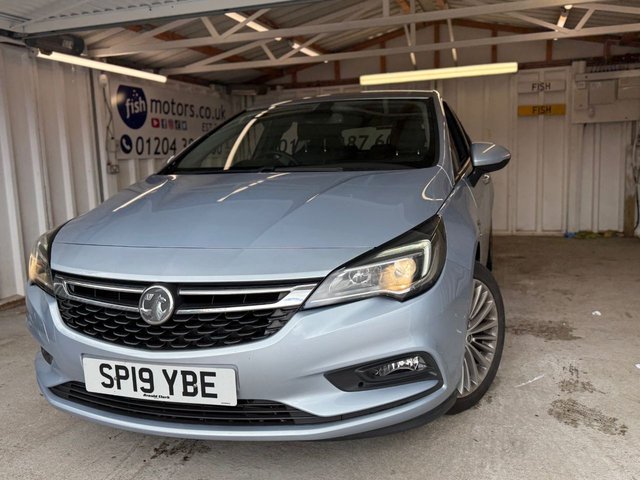 2019 19 VAUXHALL ASTRA 1.4i Turbo Elite Nav Hatchback 5dr Petrol Manual Euro 6 (150 ps)+2 KEYS+1 FORMER KEEPER+HISTORY+MEDIA+NAVIGATION+BLUETOOTH+ALLOYS+CLIMATE+USB+AUX+ 2 KEYS+2 FORMER KEEPERS+FSH+LEATHER HEATED SEATS+CRUISE+NAV+USB+HEATED STEERING WHEEL+AIRCON+BT AUDIO+ALLOYS+CLIMATE+HPI CLEAR