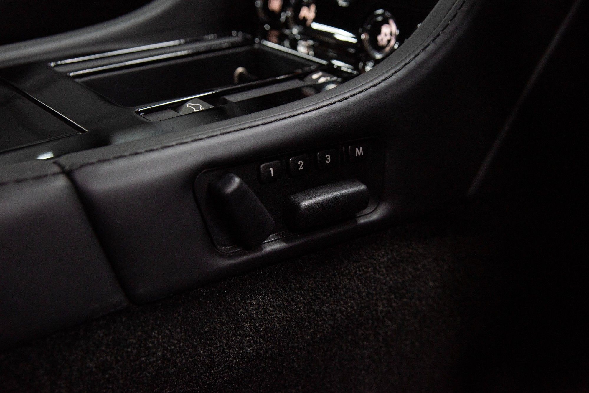 USED 2013 63 ASTON MARTIN VANTAGE 6.0 V12 S 