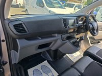 USED 2020 70 VAUXHALL VIVARO 2.0 Turbo D 150PS L2 H1 Euro 6 Van, 50,000 Miles,  1 owner, Full Service History, ULEZ, A/C, Bluetooth, 6-speed manual. Price + VAT @ 20%! 