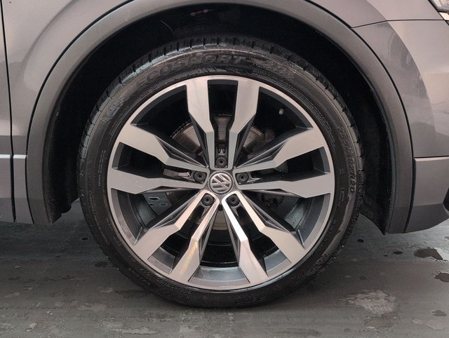 USED 2018 68 Volkswagen Tiguan 2.0 TDI R-Line Suv 5dr Diesel Manual Euro 6 (s/S) (150 Ps) - Pan Roof, Sat Nav, Leather