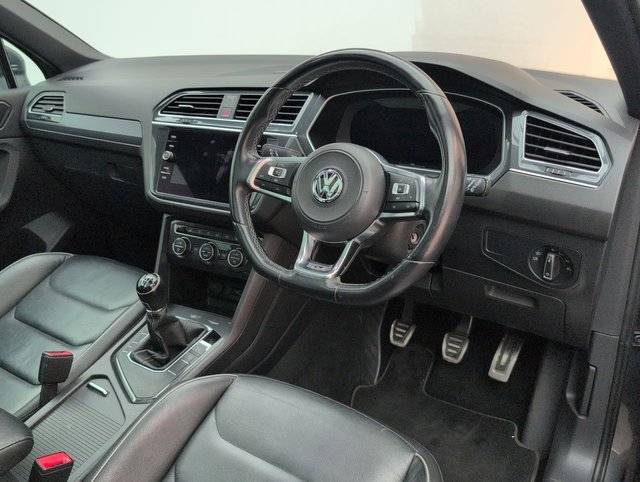 USED 2018 68 Volkswagen Tiguan 2.0 TDI R-Line Suv 5dr Diesel Manual Euro 6 (s/S) (150 Ps) - Pan Roof, Sat Nav, Leather
