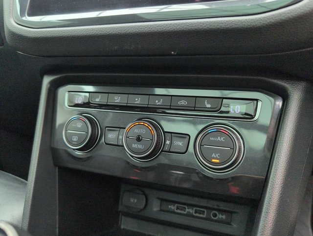 USED 2018 68 Volkswagen Tiguan 2.0 TDI R-Line Suv 5dr Diesel Manual Euro 6 (s/S) (150 Ps) - Pan Roof, Sat Nav, Leather