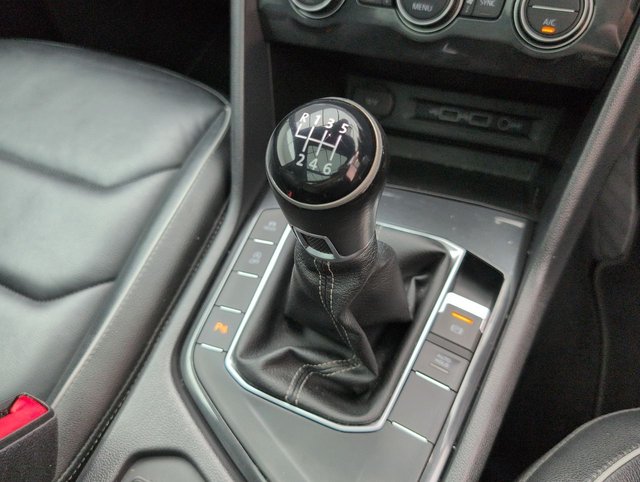 USED 2018 68 Volkswagen Tiguan 2.0 TDI R-Line Suv 5dr Diesel Manual Euro 6 (s/S) (150 Ps) - Pan Roof, Sat Nav, Leather