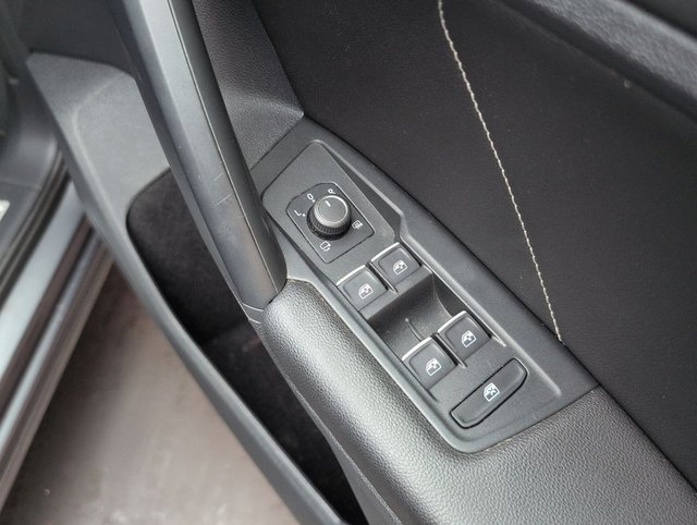 USED 2018 68 Volkswagen Tiguan 2.0 TDI R-Line Suv 5dr Diesel Manual Euro 6 (s/S) (150 Ps) - Pan Roof, Sat Nav, Leather