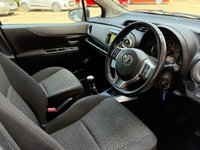 USED 2014 14 TOYOTA YARIS 1.33 Dual VVT-i Icon Plus Hatchback 5dr Petrol Manual Euro 5 (99 ps) GREAT SERVICE HISTORY 10 SRVCS