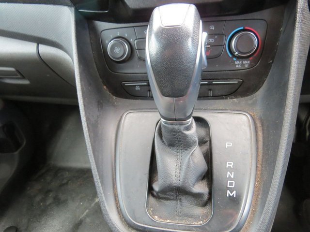 2020 Ford Transit Connect 1.5L Limited 5dr - Photo 4