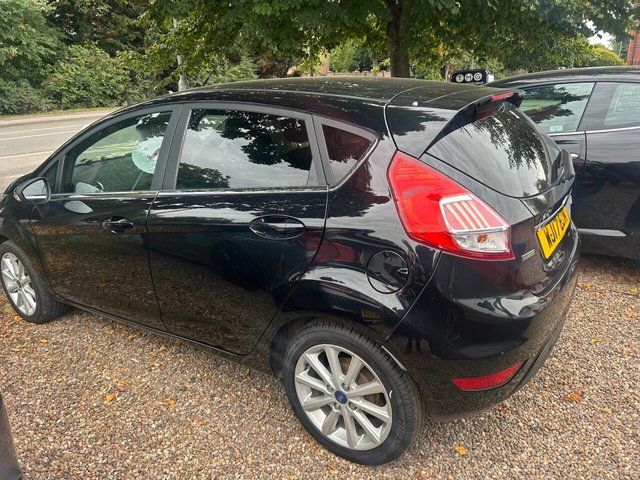 2017 Ford Fiesta 1L Titanium 5dr - Photo 2