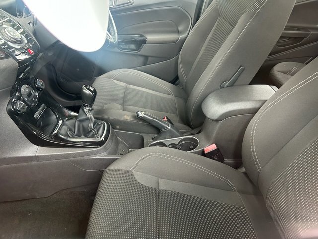 2017 Ford Fiesta 1L Titanium 5dr - Photo 4