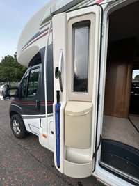 USED 2016 66 AUTO-TRAIL APACHE 634 4 BERTH WITH 2 TRAVEL SEATS LUXURY MOTORHOME  SAT NAV & REAR CAMERA