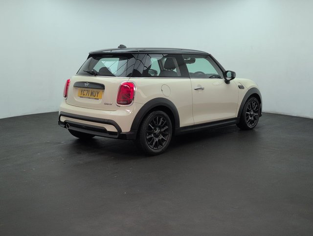 USED 2021 71 MINI Hatch 1.5 Cooper Classic Hatchback 3dr Petrol Manual Euro 6 (s/S) (136 Ps) Air Conditioning+cruise Control