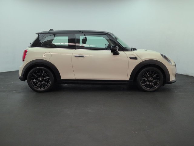 USED 2021 71 MINI Hatch 1.5 Cooper Classic Hatchback 3dr Petrol Manual Euro 6 (s/S) (136 Ps) Air Conditioning+cruise Control
