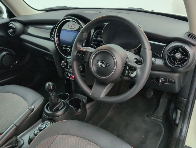 USED 2021 71 MINI Hatch 1.5 Cooper Classic Hatchback 3dr Petrol Manual Euro 6 (s/S) (136 Ps) Air Conditioning+cruise Control