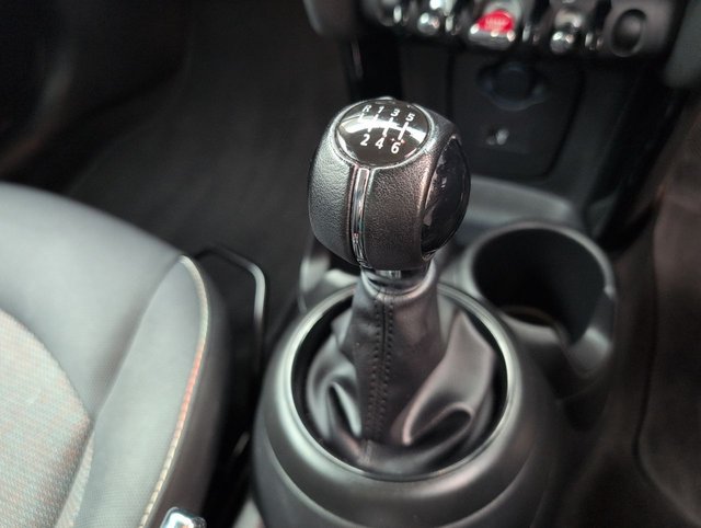 USED 2021 71 MINI Hatch 1.5 Cooper Classic Hatchback 3dr Petrol Manual Euro 6 (s/S) (136 Ps) Air Conditioning+cruise Control