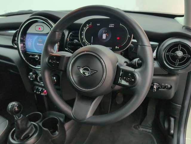 USED 2021 71 MINI Hatch 1.5 Cooper Classic Hatchback 3dr Petrol Manual Euro 6 (s/S) (136 Ps) Air Conditioning+cruise Control