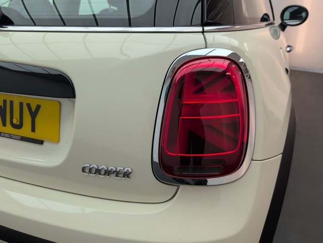 USED 2021 71 MINI Hatch 1.5 Cooper Classic Hatchback 3dr Petrol Manual Euro 6 (s/S) (136 Ps) Air Conditioning+cruise Control