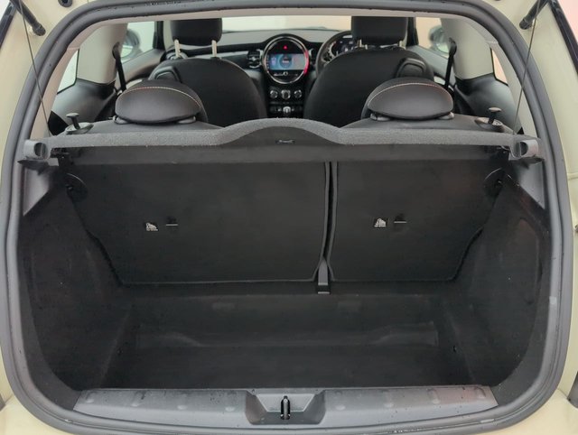 USED 2021 71 MINI Hatch 1.5 Cooper Classic Hatchback 3dr Petrol Manual Euro 6 (s/S) (136 Ps) Air Conditioning+cruise Control