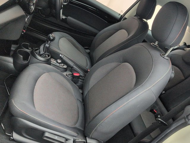 USED 2021 71 MINI Hatch 1.5 Cooper Classic Hatchback 3dr Petrol Manual Euro 6 (s/S) (136 Ps) Air Conditioning+cruise Control