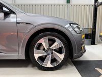 USED 2019 69 AUDI E-TRON 55 Launch Edition SUV 5dr Electric Auto quattro 95kWh (408 ps) Panoramic Roof|Sport Pack|Tour pack
