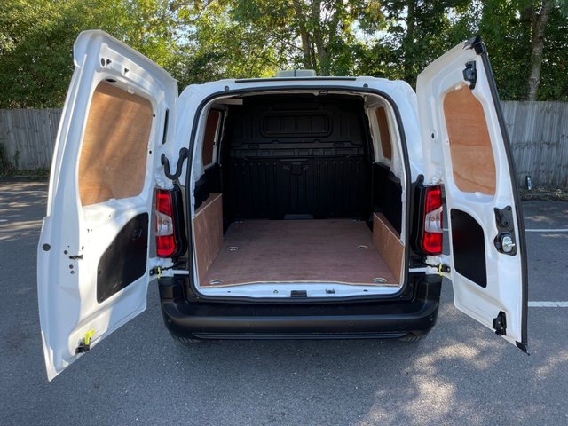 2021 Vauxhall Combo 1.5L Dynamic 4dr - Photo 3